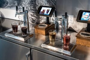 Step-by-step brewing process for iced coffee using a cold brew coffee maker