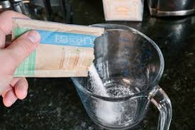 Filling coffee maker reservoir with descaling solution before cleaning cycle